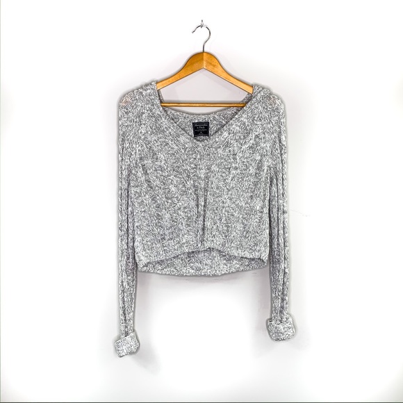 A & F Hooded Gray Sweater - size M (NWT) - Picture 3 of 5